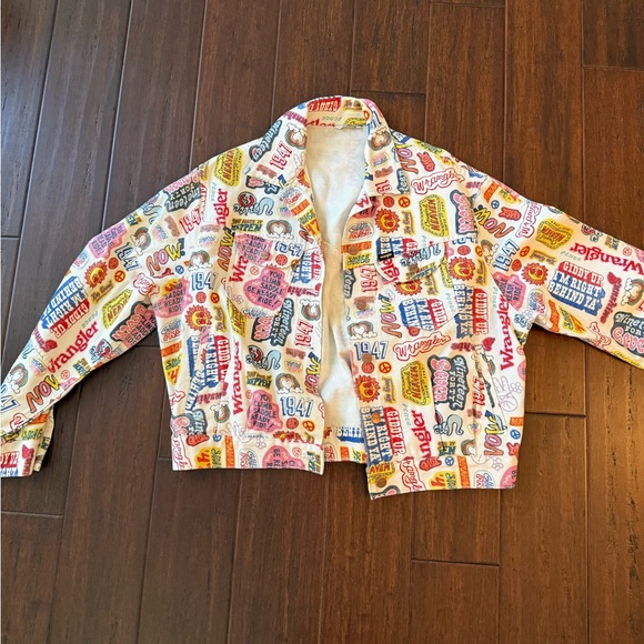 Wrangler Women’s Multi-Colored Pattern Denim Jacket - Picture 2 of 11